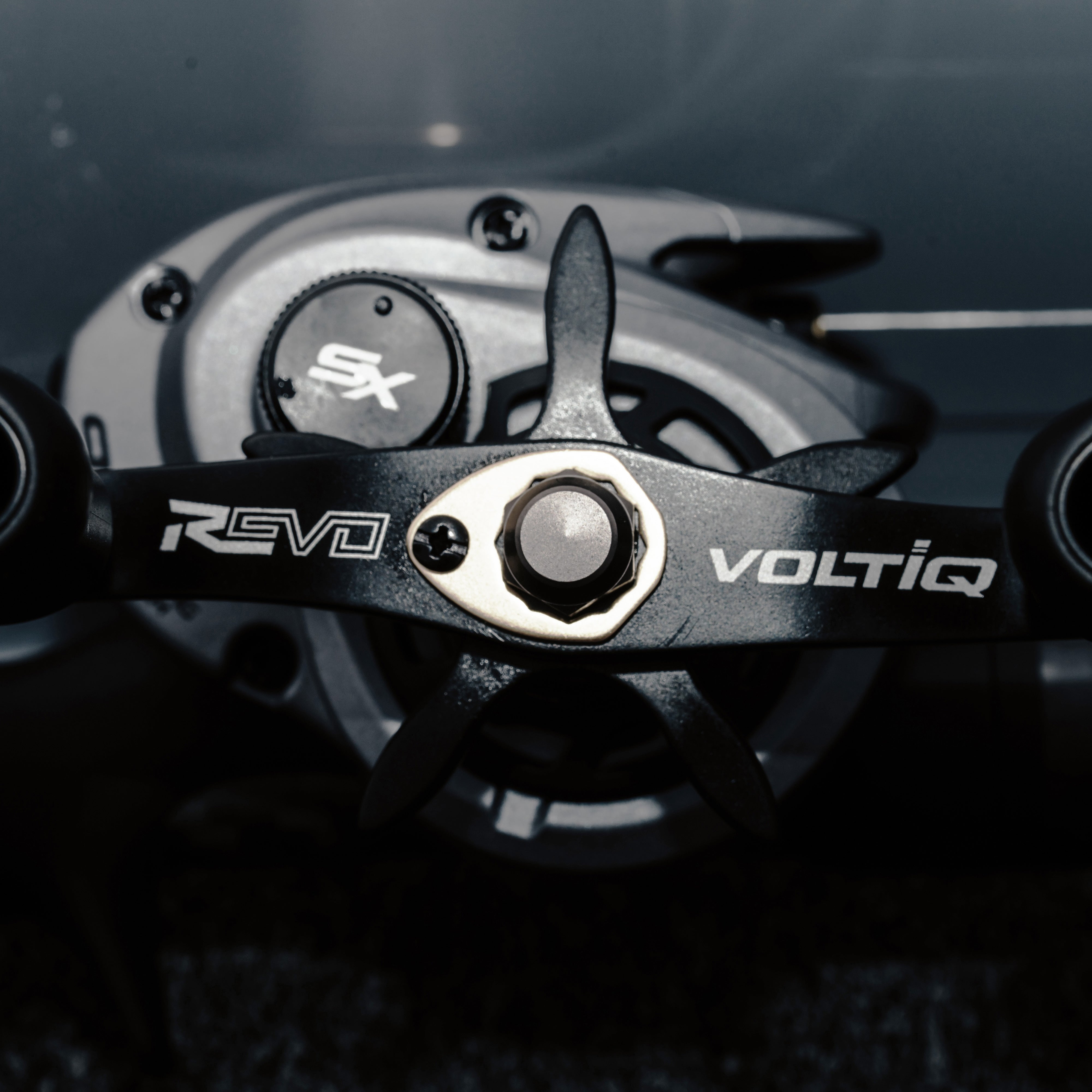 Close-up of a Revo® SX VoltiQ™ Low Profile Reel with a blurred background